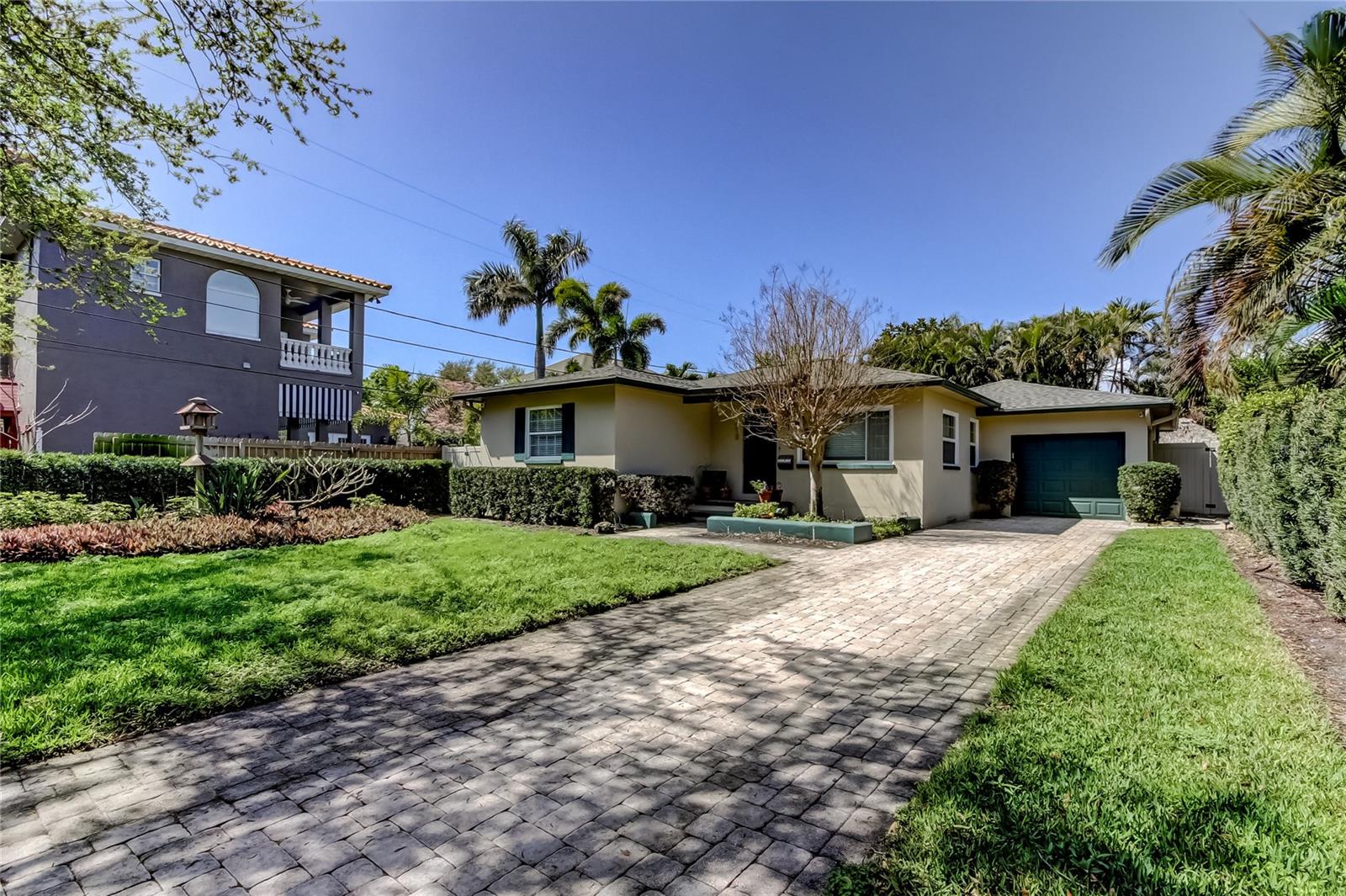 218 APPIAN WAY NE, ST PETERSBURG, FL, 33704