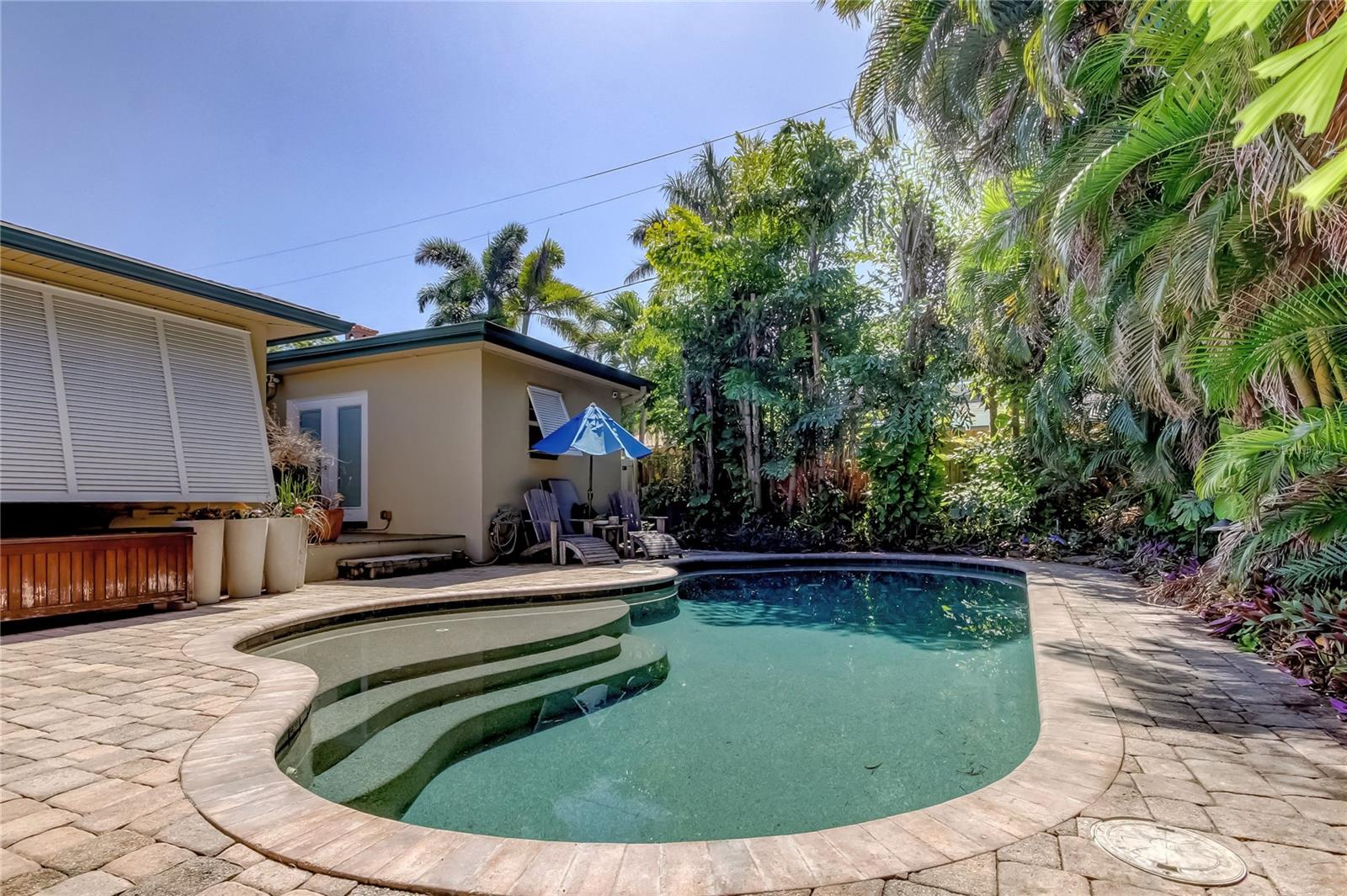 218 APPIAN WAY NE, ST PETERSBURG, FL, 33704