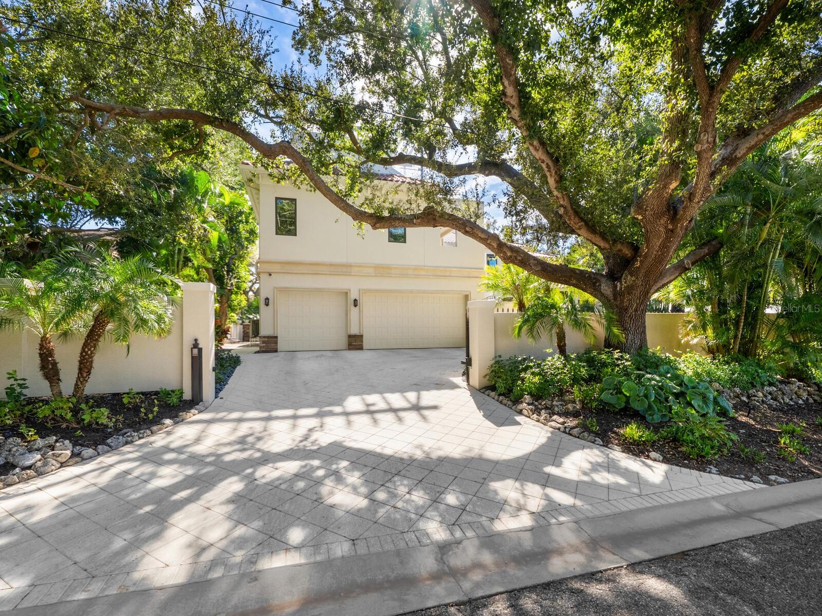 1655 SOUTH DR, SARASOTA, FL, 34239