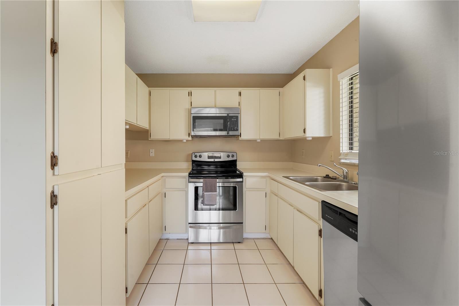 15202 W POND WOODS DR, TAMPA, FL, 33618