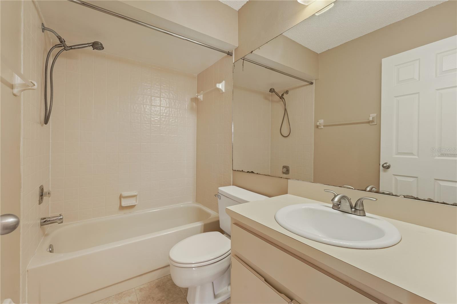 15202 W POND WOODS DR, TAMPA, FL, 33618