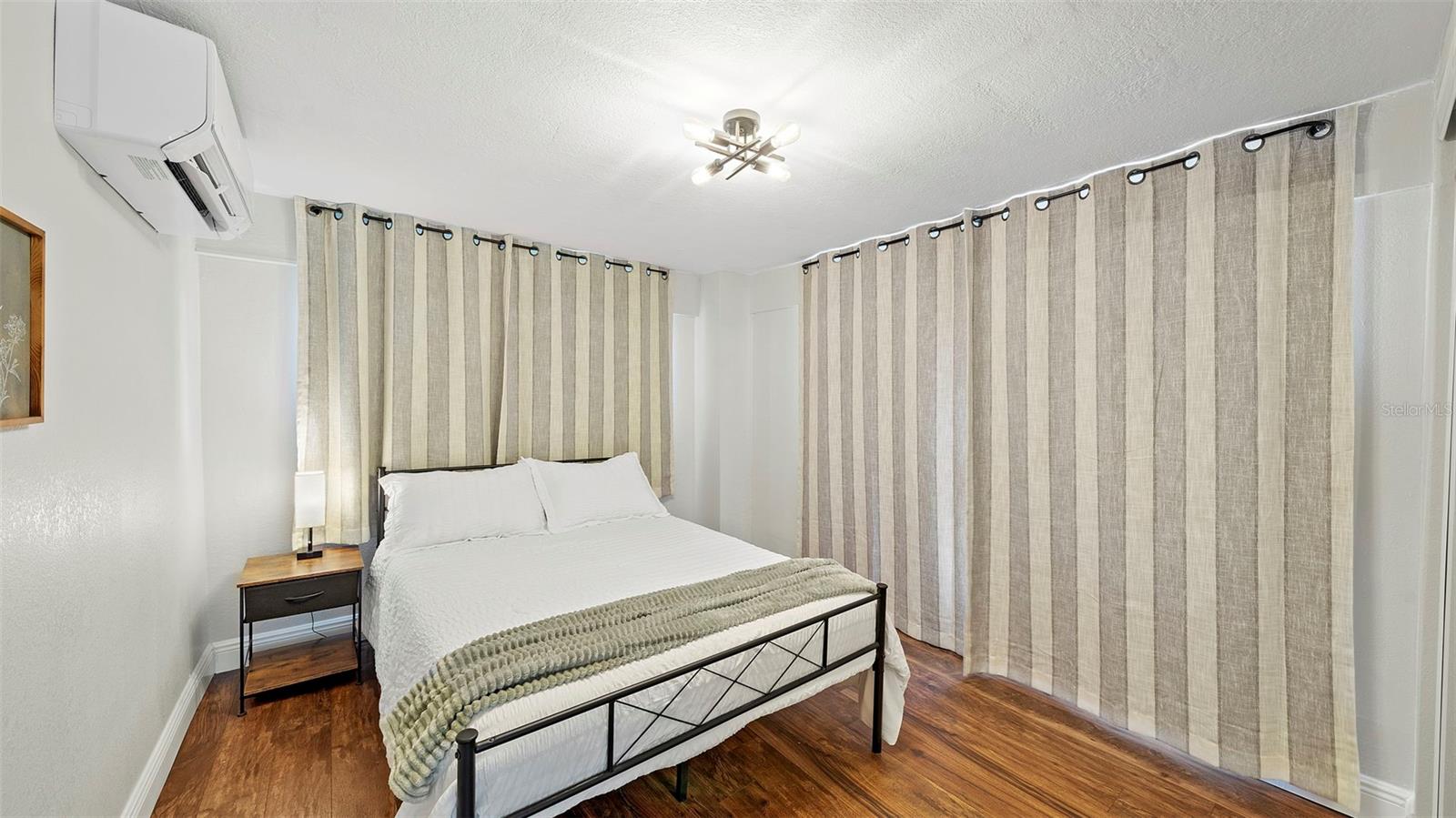 TB8481678 Property Photo