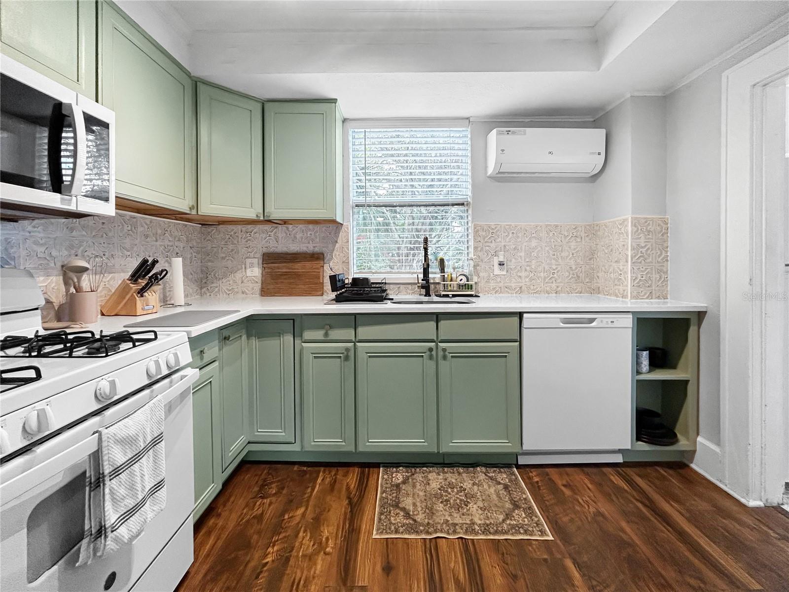 TB8481678 Property Photo