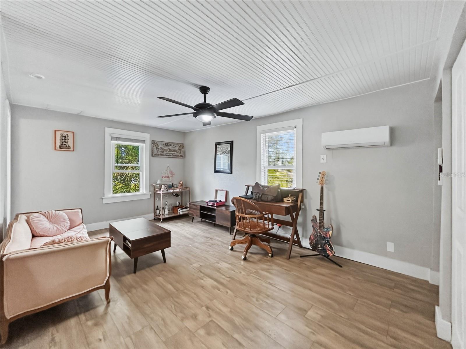 TB8481678 Property Photo