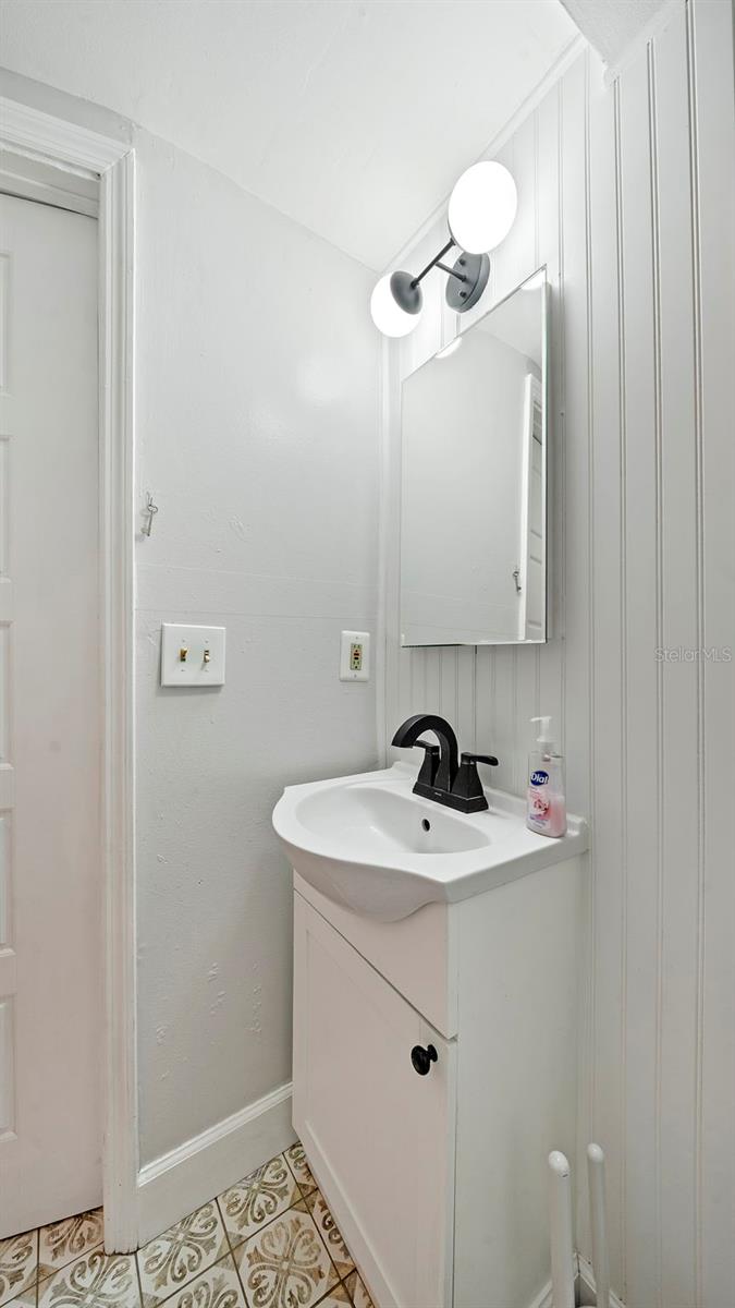 TB8481678 Property Photo