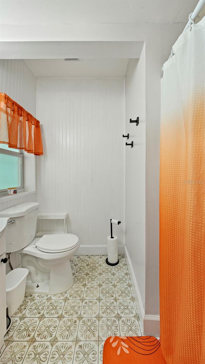 TB8481678 Property Photo