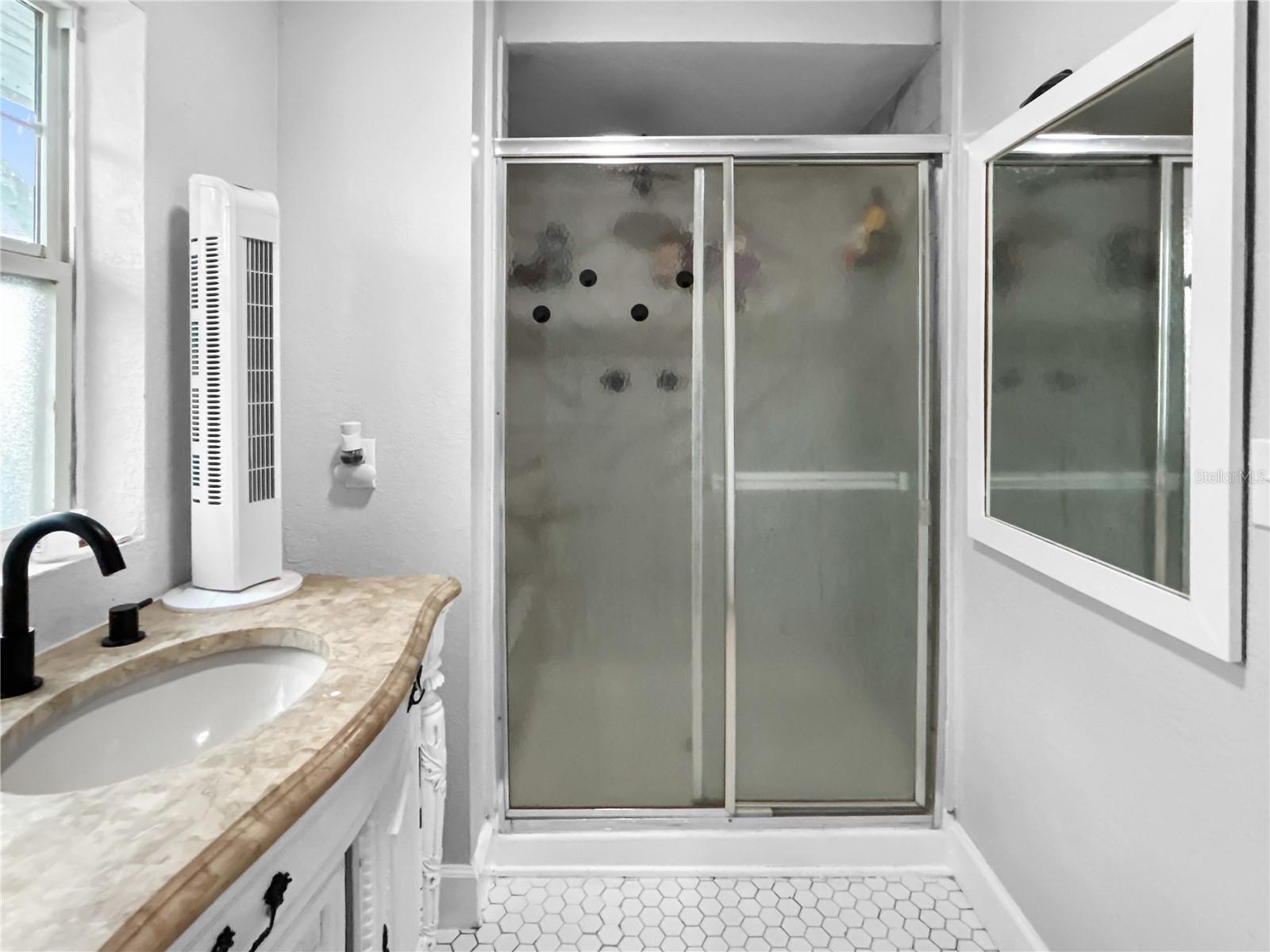 TB8481678 Property Photo