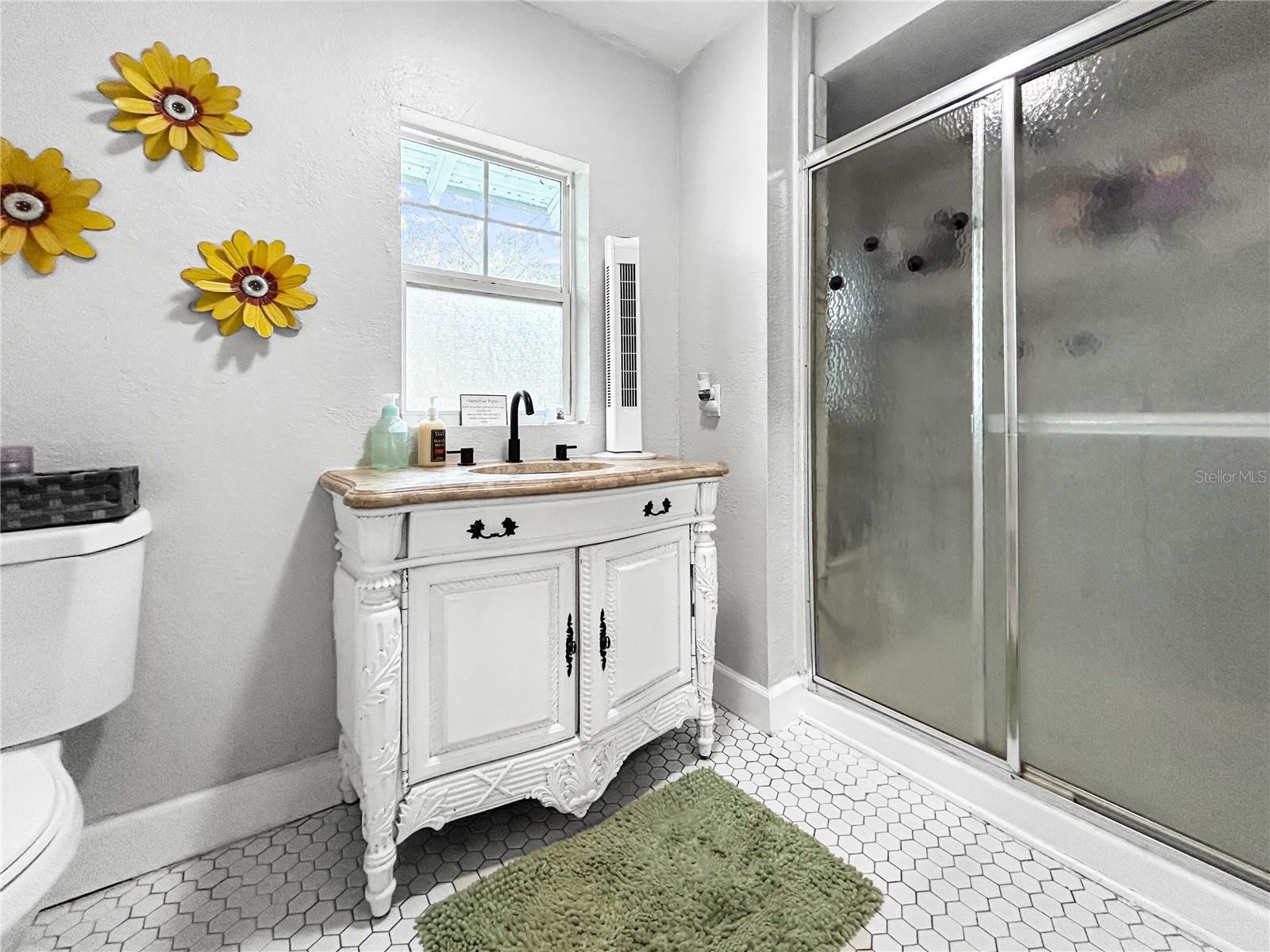 TB8481678 Property Photo