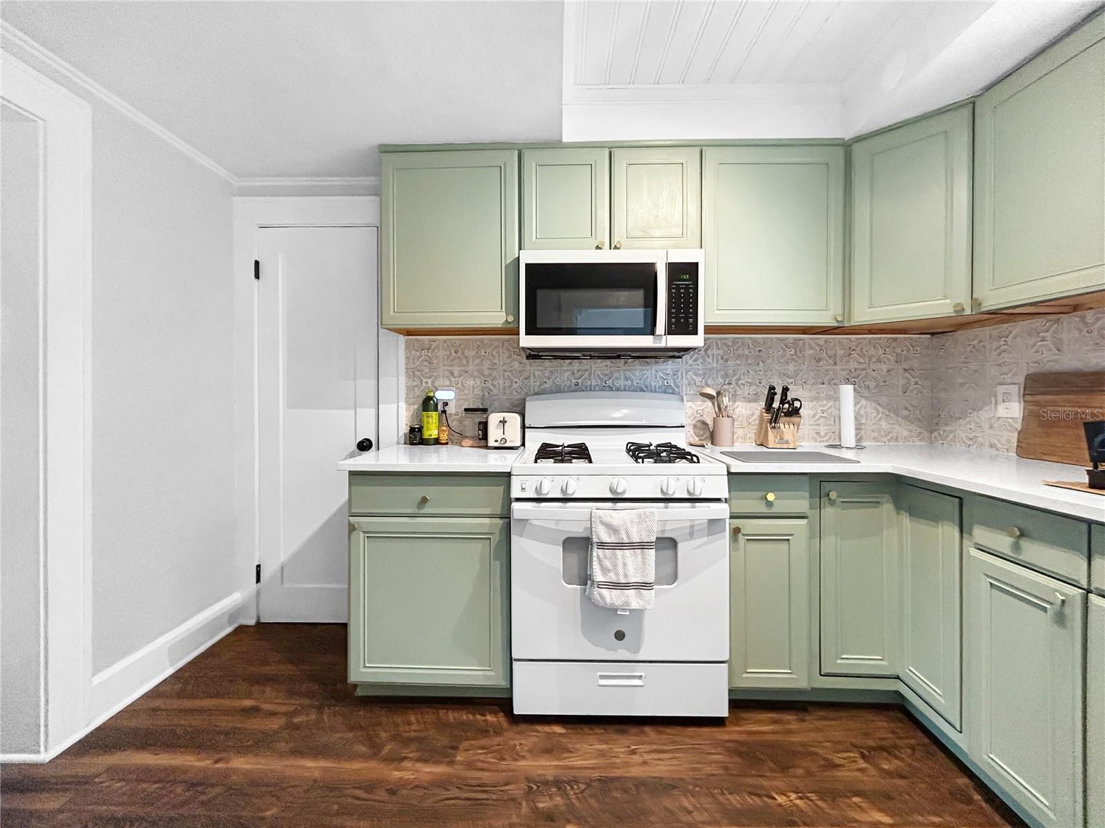 TB8481678 Property Photo