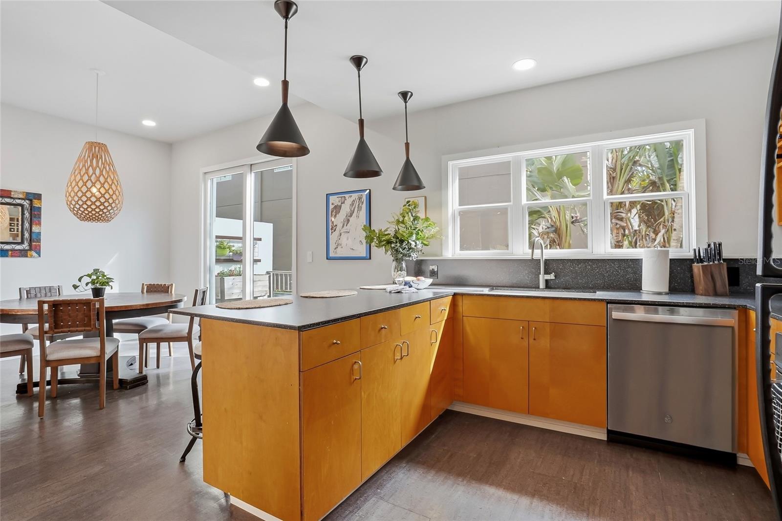 106 FAREHAM PL N, ST PETERSBURG, FL, 33701