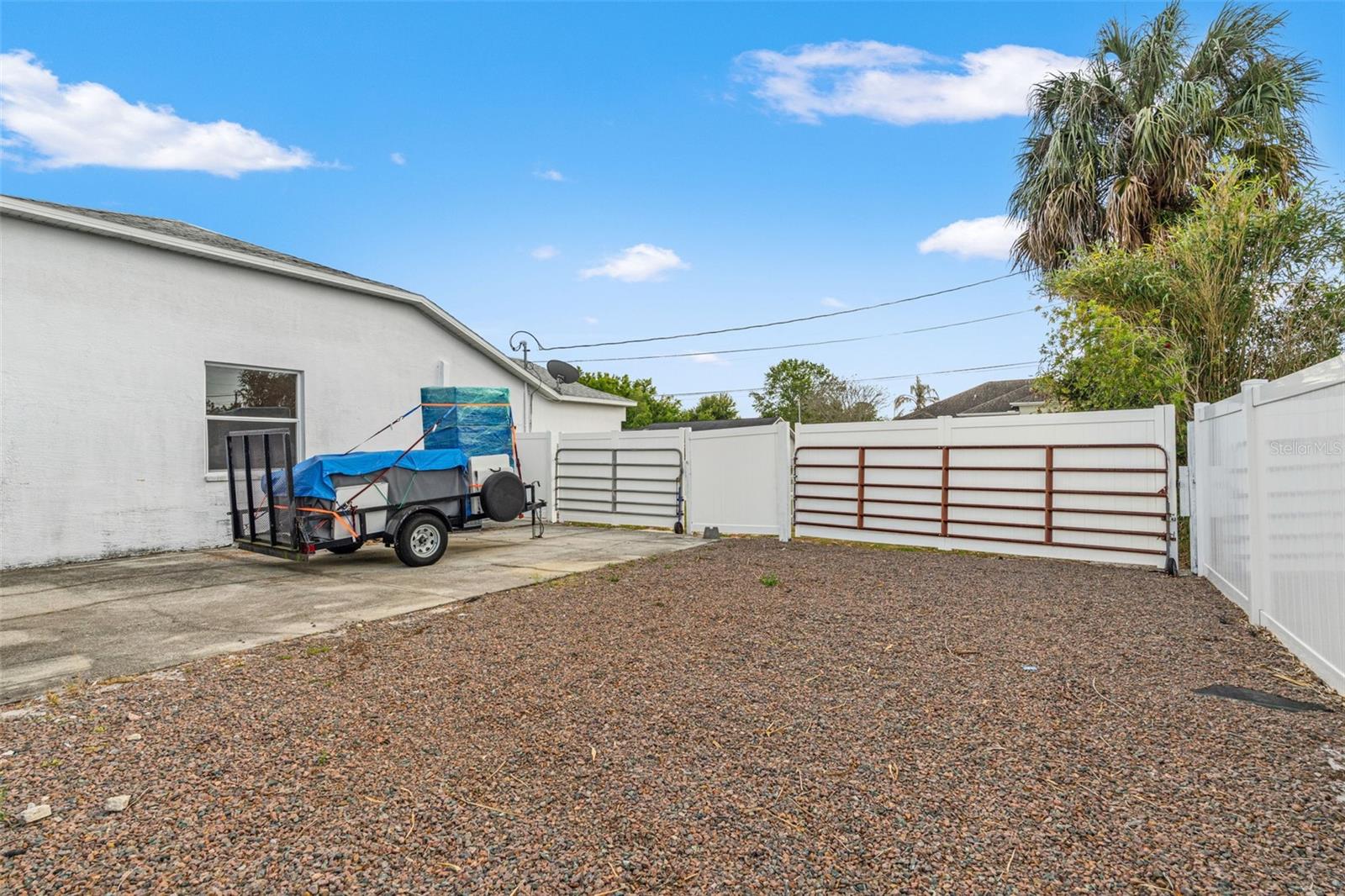 Double Gate for Easy Entry