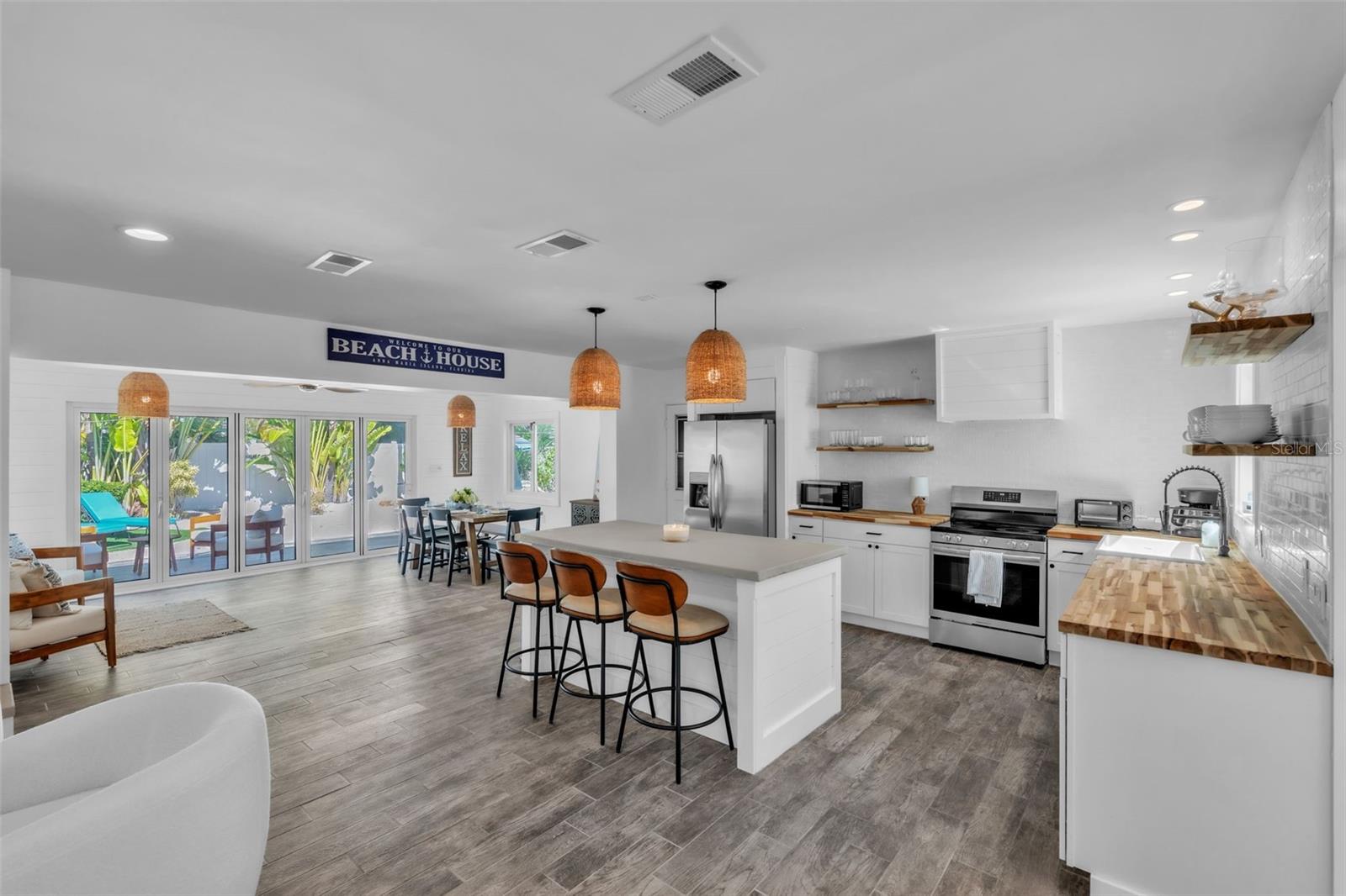 155 CRESCENT DR, ANNA MARIA, FL, 34216