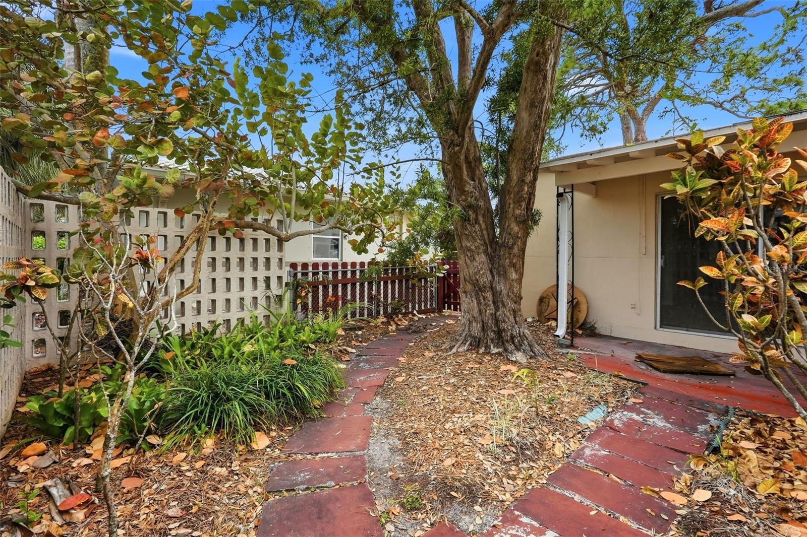 280 SNELL ISLE BLVD NE, ST PETERSBURG, FL, 33704