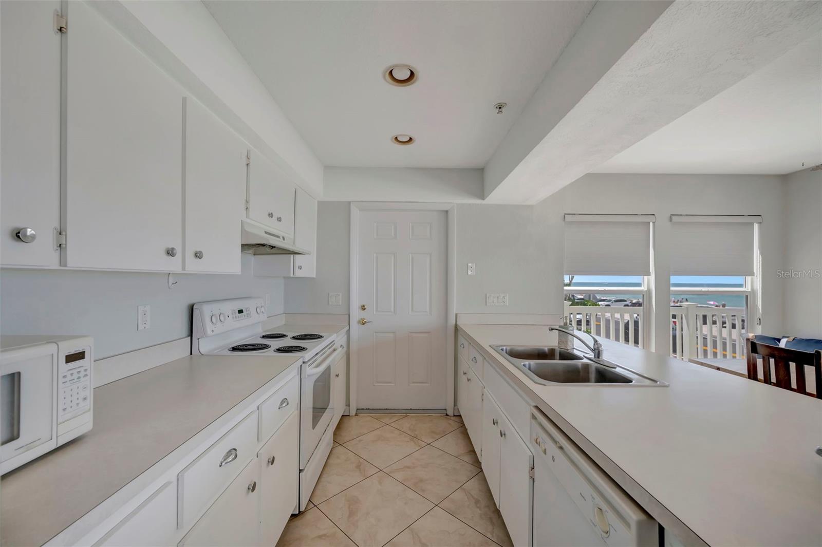 1105 GULF DR S #2, BRADENTON BEACH, FL, 34217