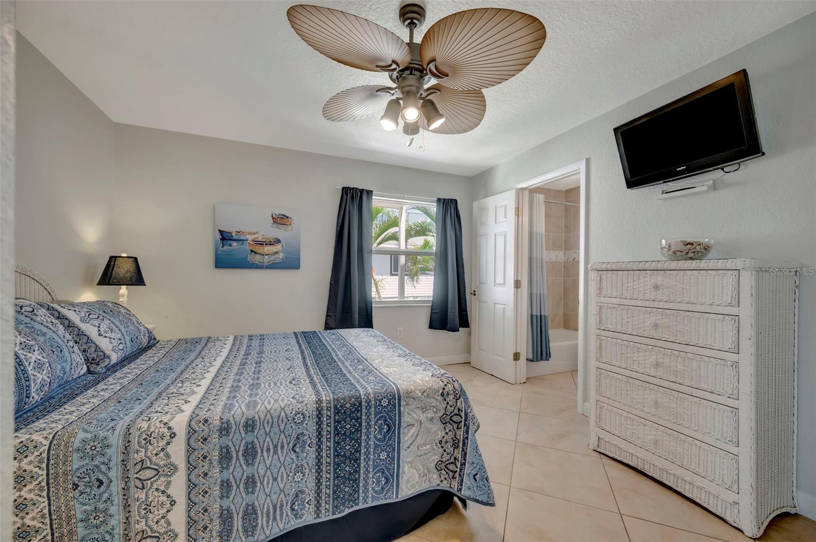 1105 GULF DR S #2, BRADENTON BEACH, FL, 34217