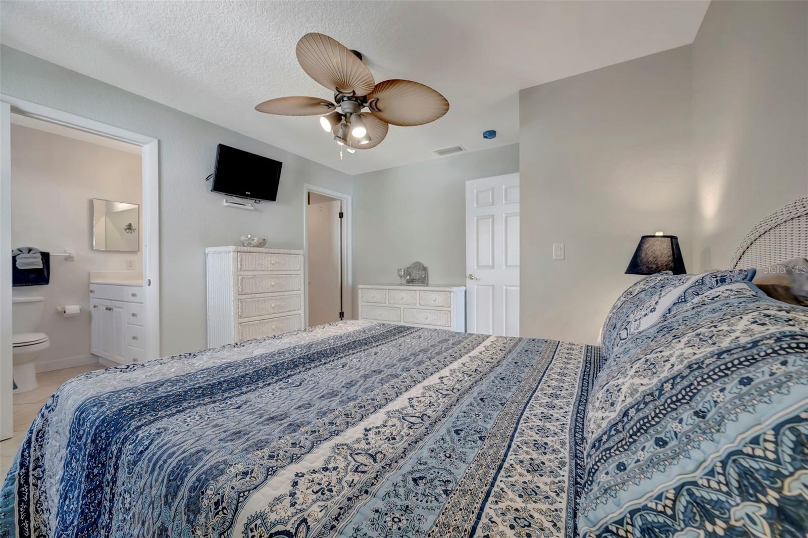 1105 GULF DR S #2, BRADENTON BEACH, FL, 34217