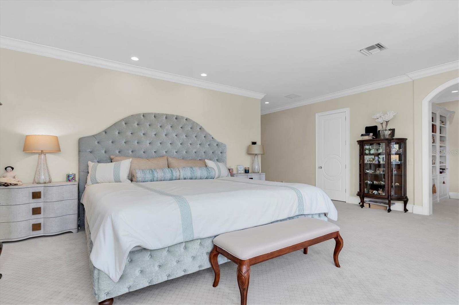 TB8482036 Property Photo