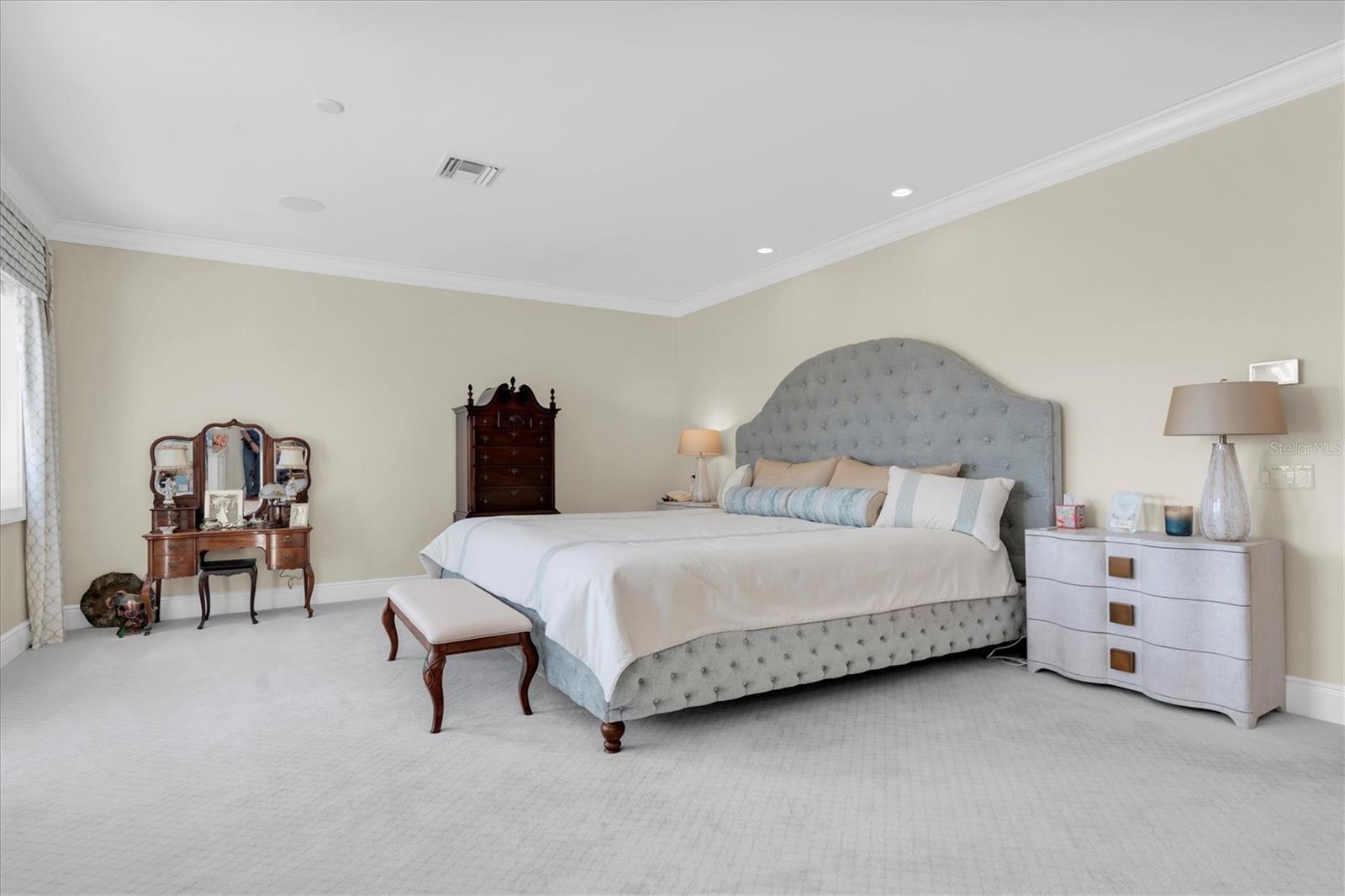 TB8482036 Property Photo