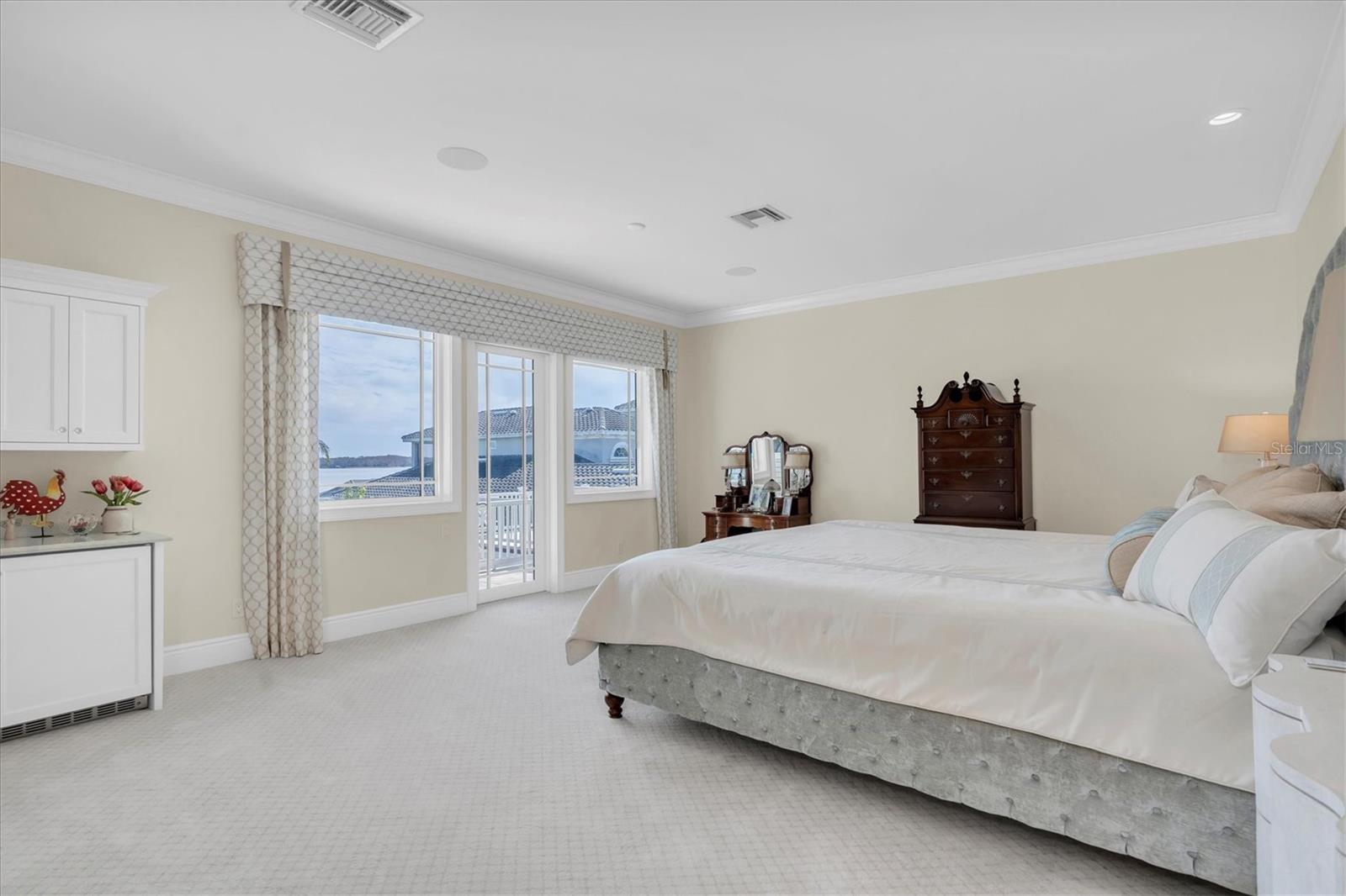 TB8482036 Property Photo