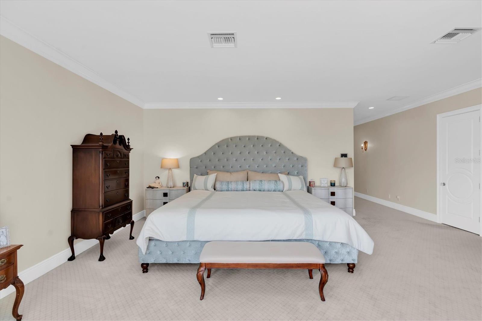 TB8482036 Property Photo