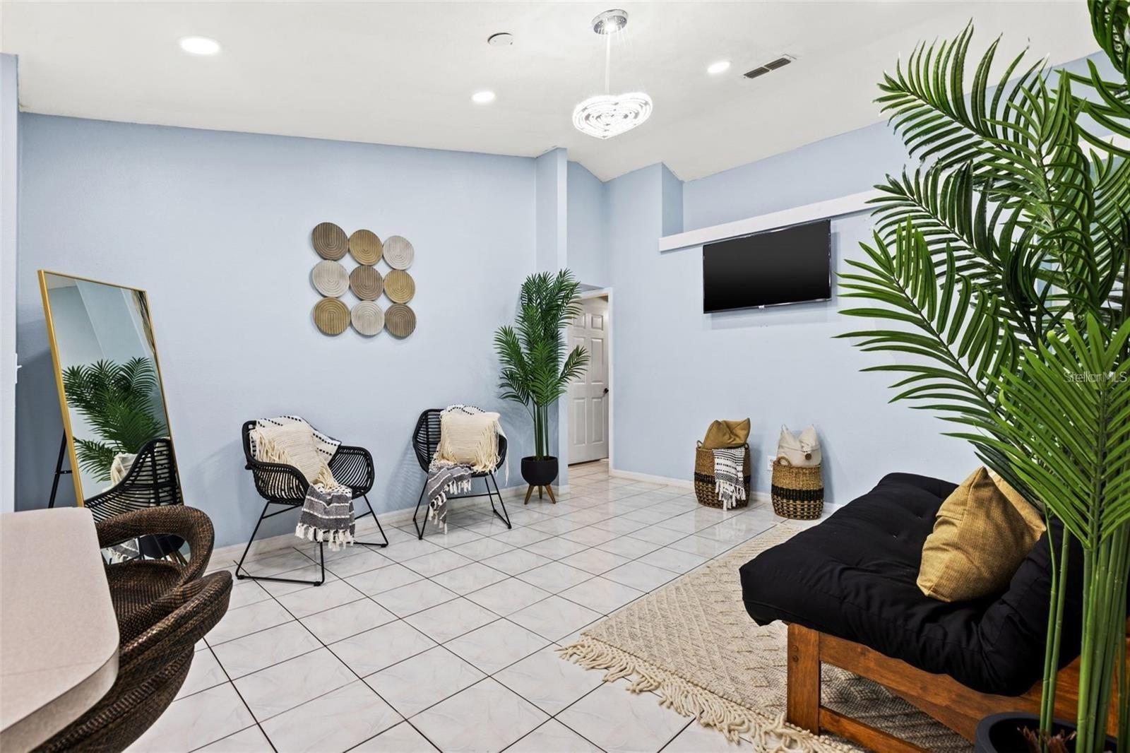 5102 N MACDILL AVE, TAMPA, FL, 33614