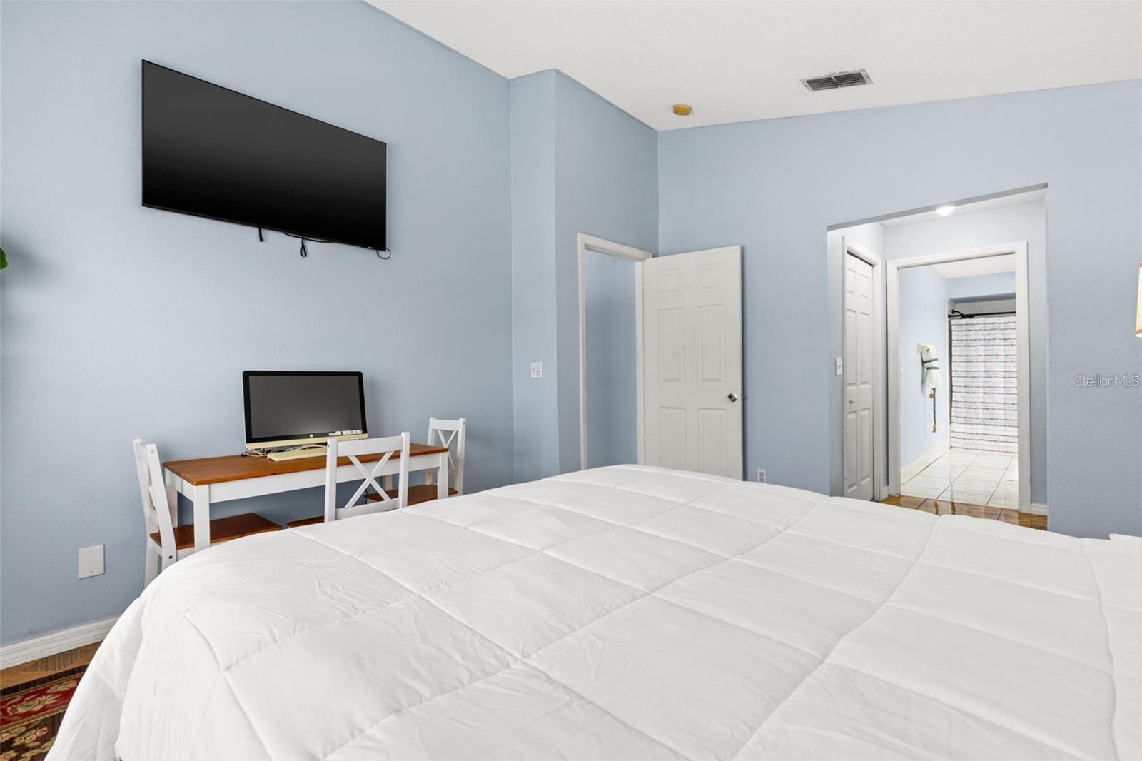 5102 N MACDILL AVE, TAMPA, FL, 33614