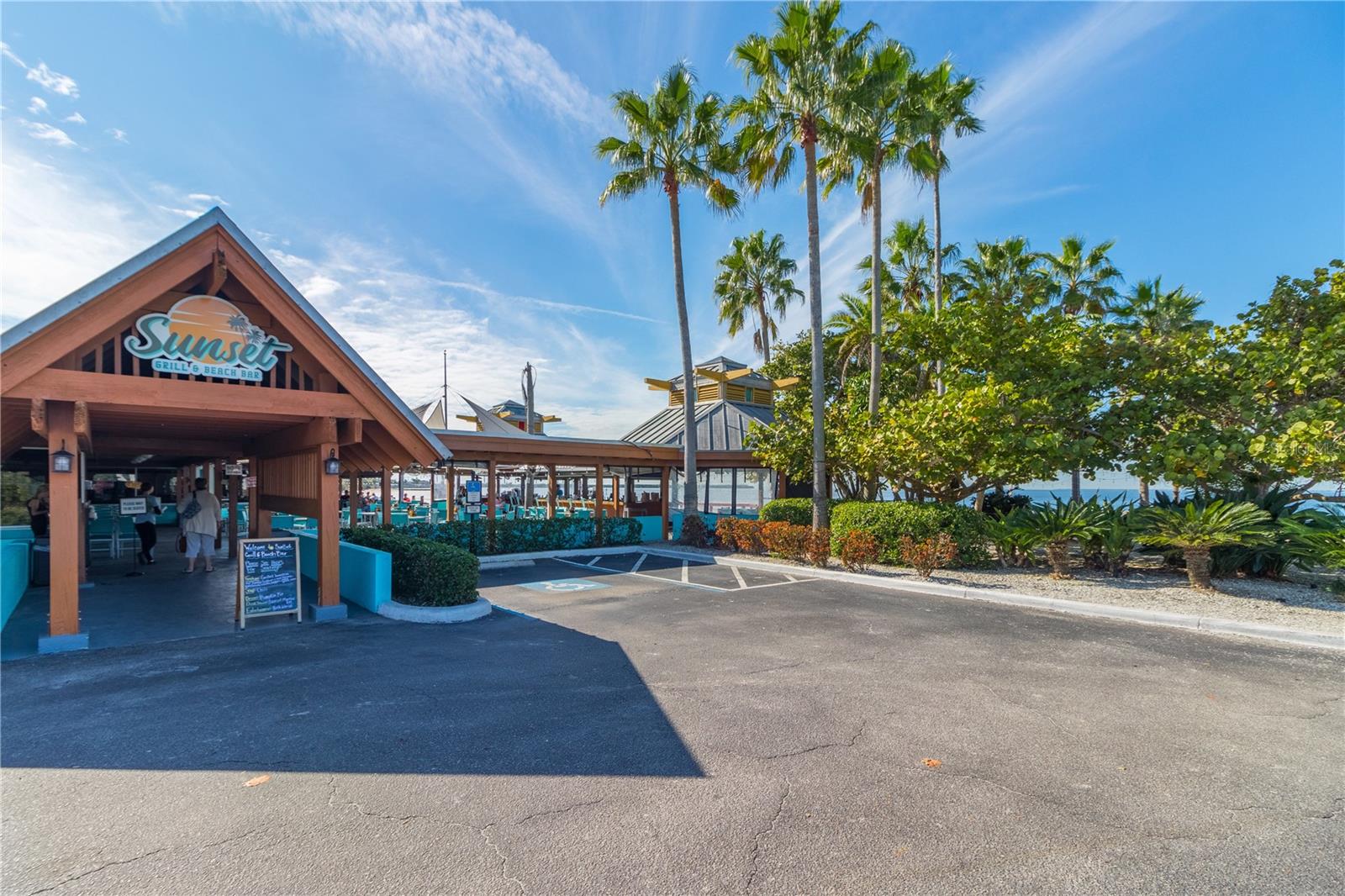 3255 MANGROVE POINT DR, RUSKIN, FL, 33570