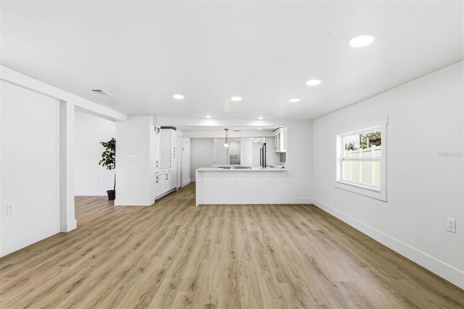 301 81ST AVE NE, ST PETERSBURG, FL, 33702