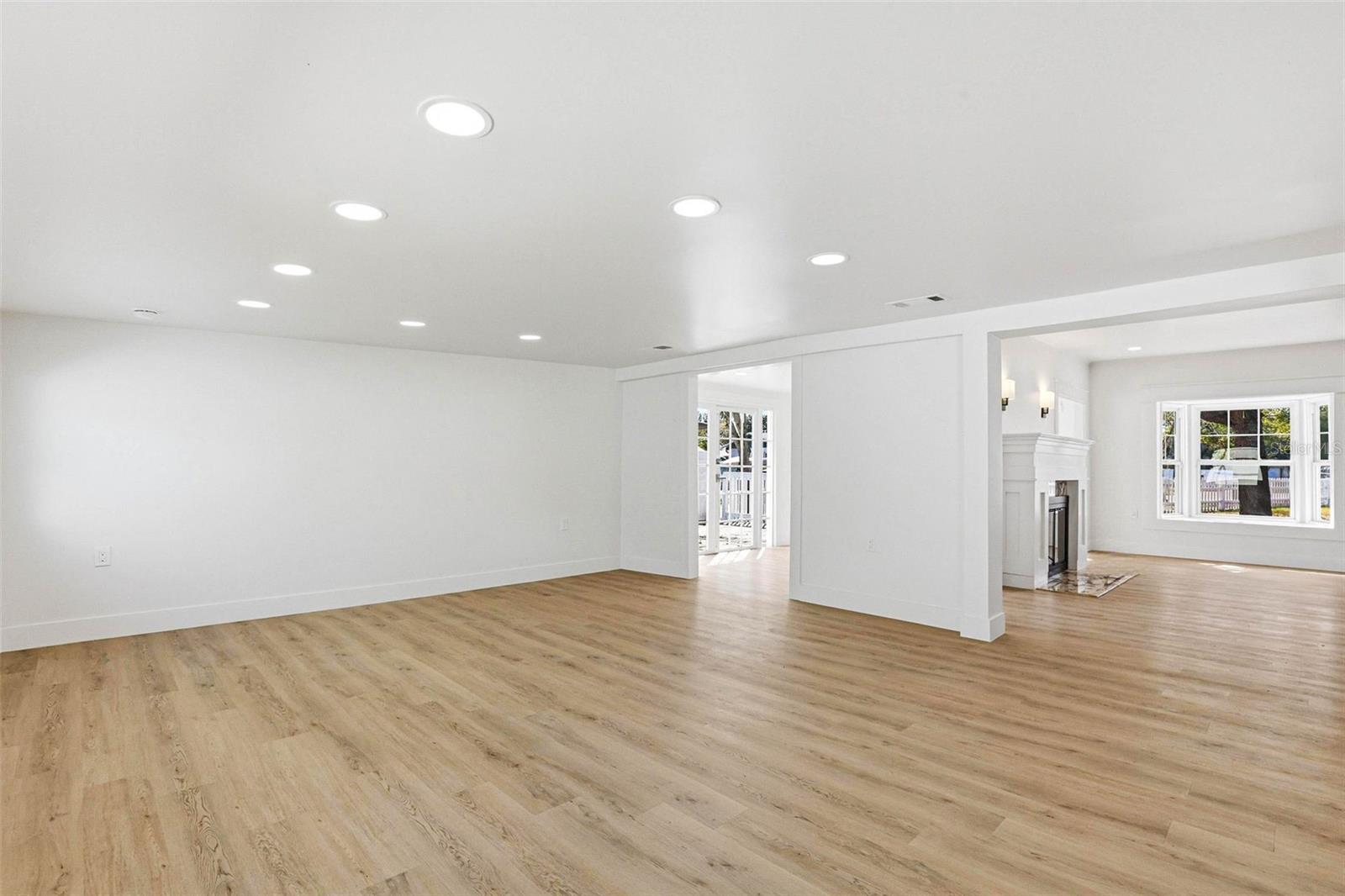 301 81ST AVE NE, ST PETERSBURG, FL, 33702