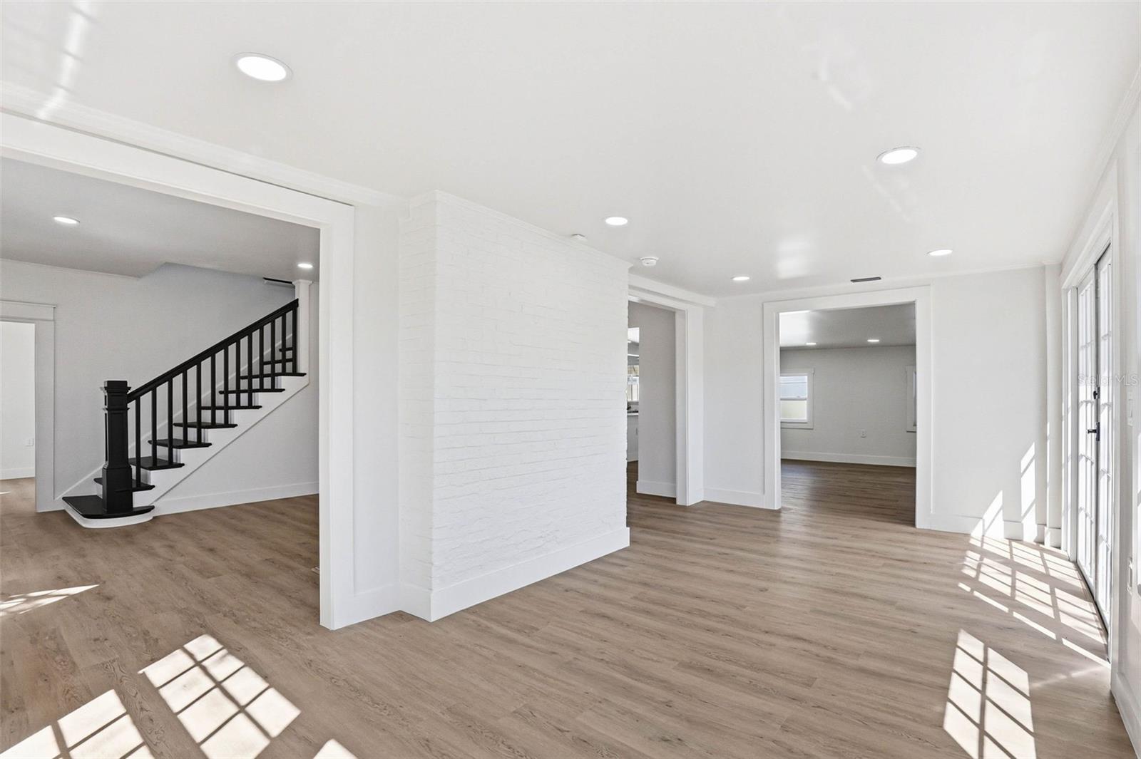 301 81ST AVE NE, ST PETERSBURG, FL, 33702