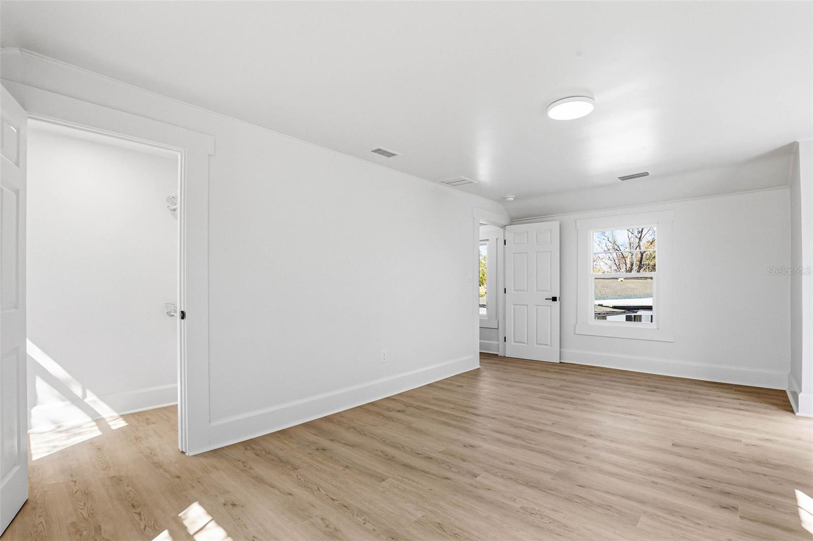 301 81ST AVE NE, ST PETERSBURG, FL, 33702