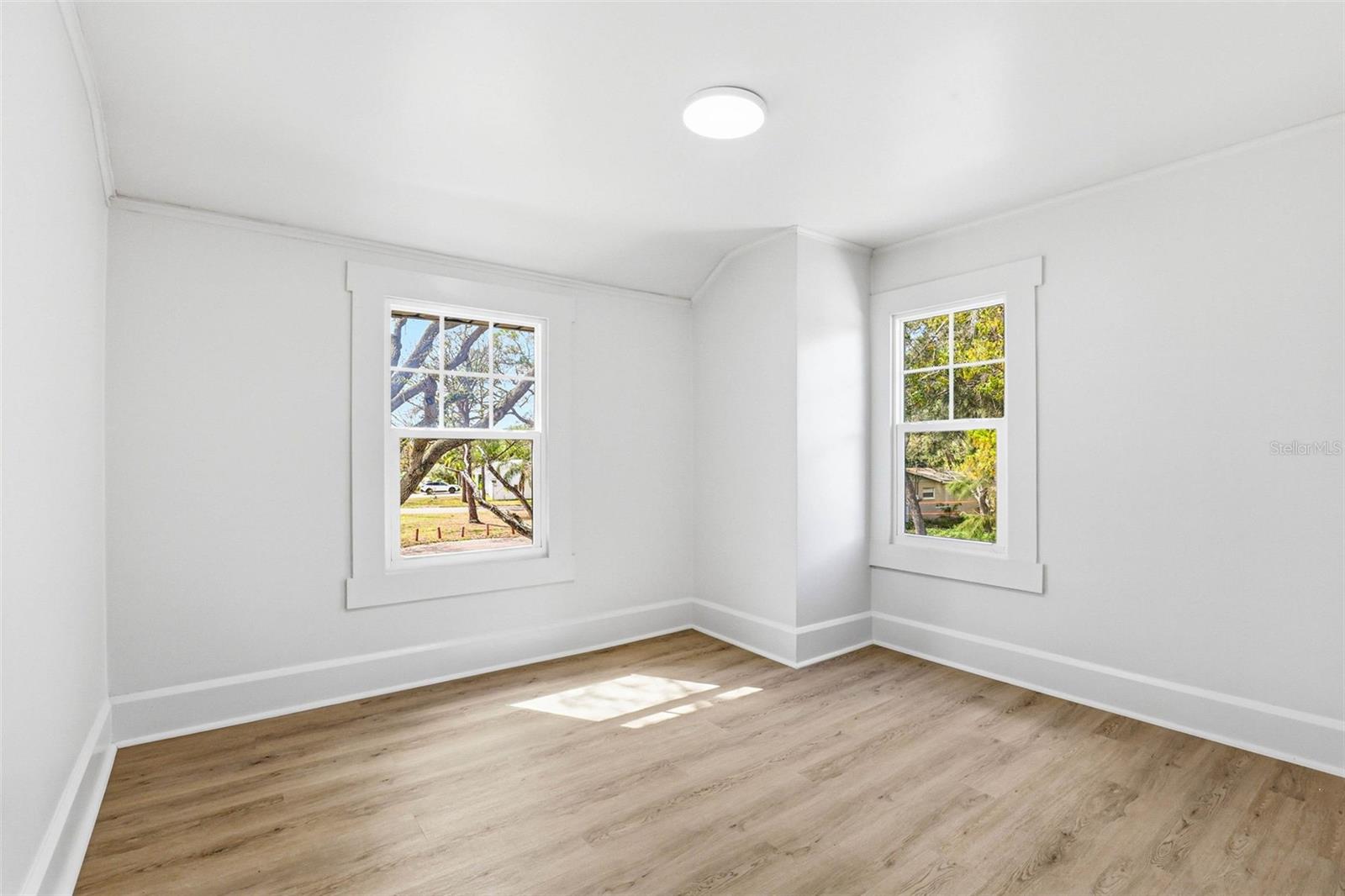 301 81ST AVE NE, ST PETERSBURG, FL, 33702