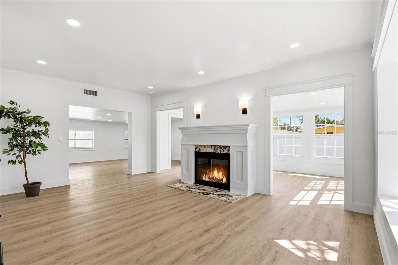 301 81ST AVE NE, ST PETERSBURG, FL, 33702