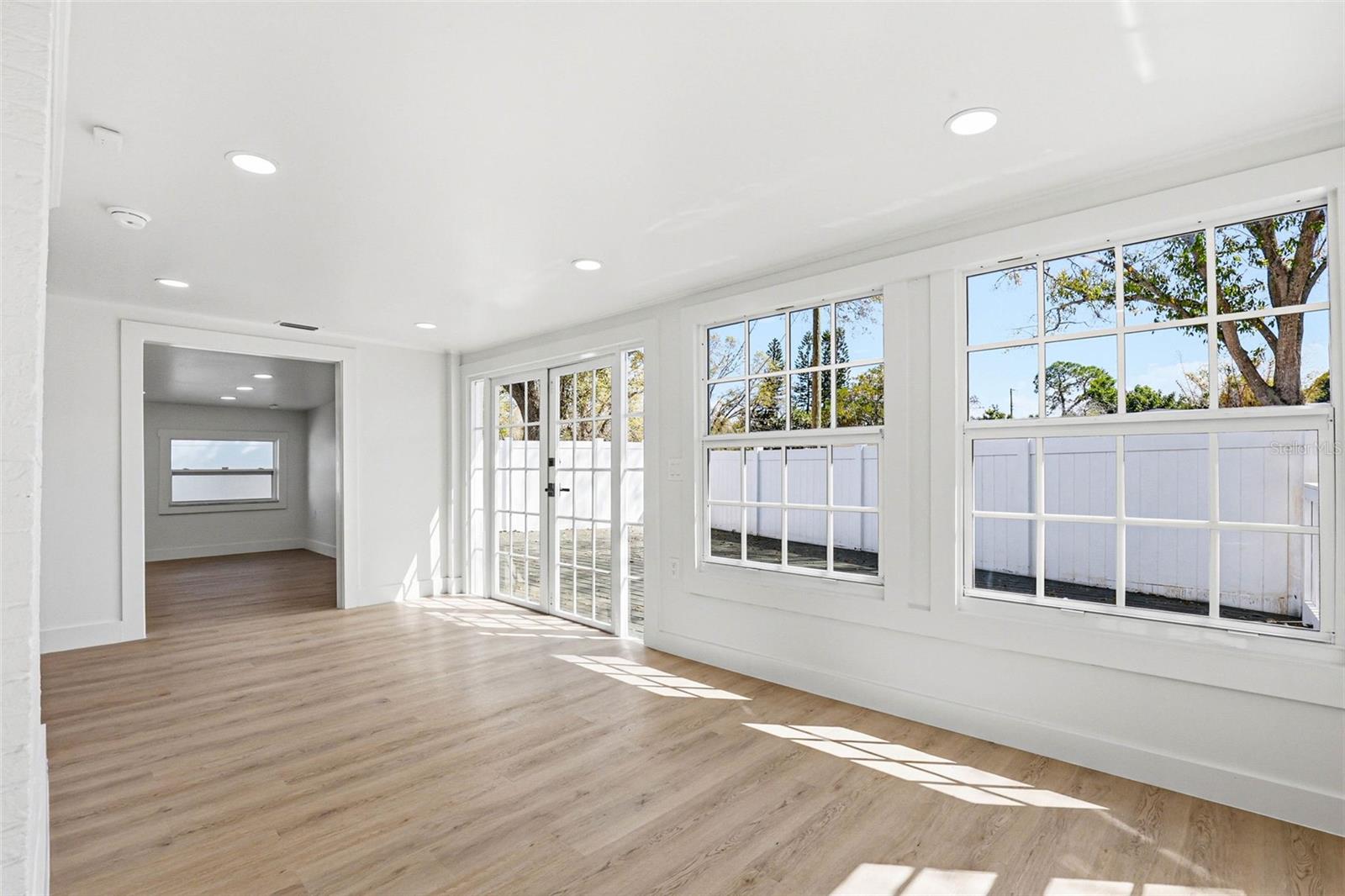 301 81ST AVE NE, ST PETERSBURG, FL, 33702