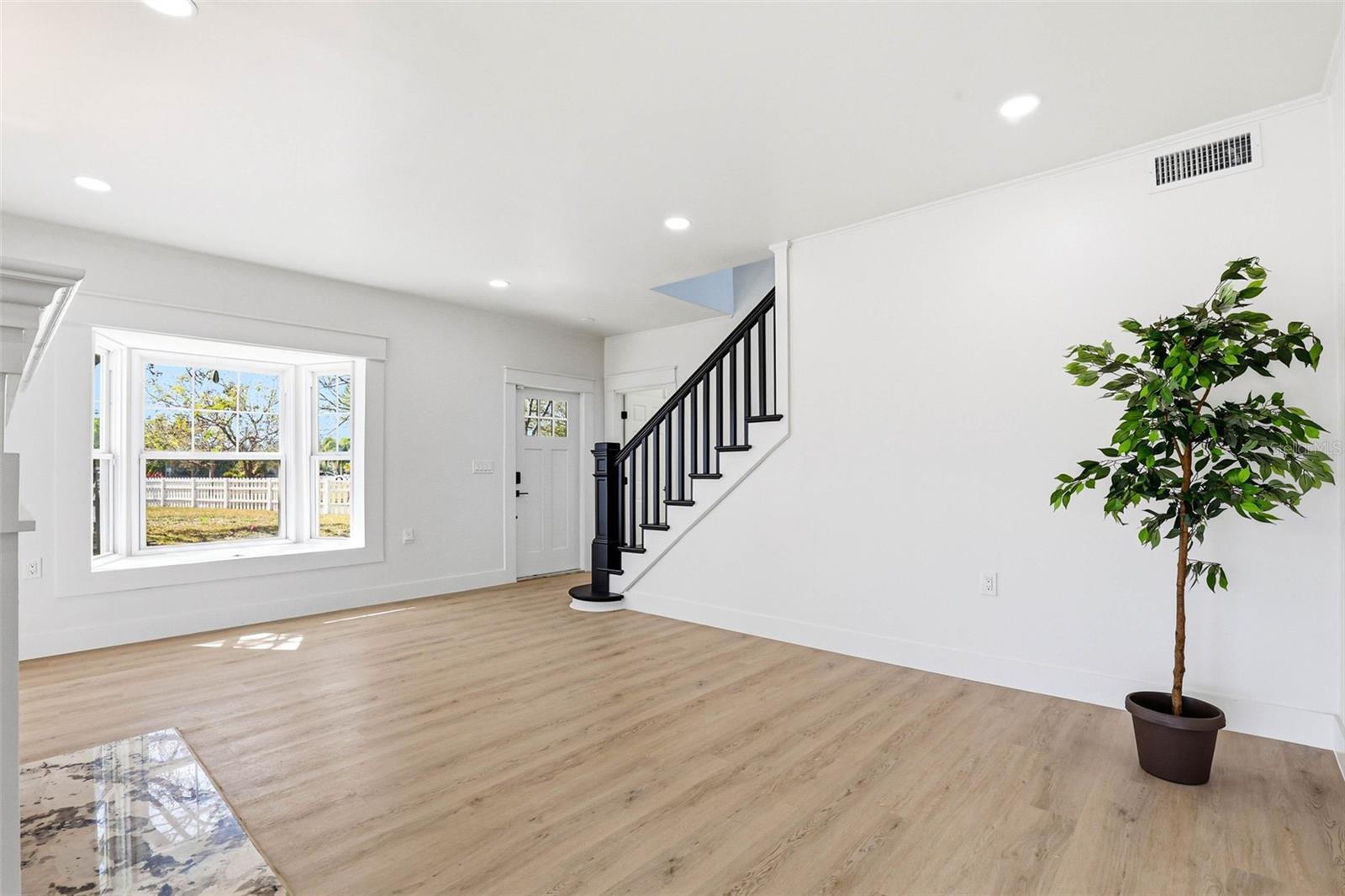 301 81ST AVE NE, ST PETERSBURG, FL, 33702