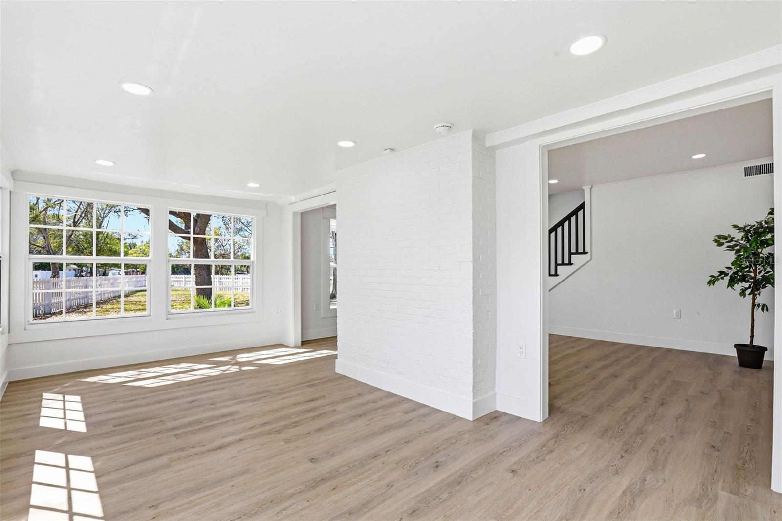 301 81ST AVE NE, ST PETERSBURG, FL, 33702