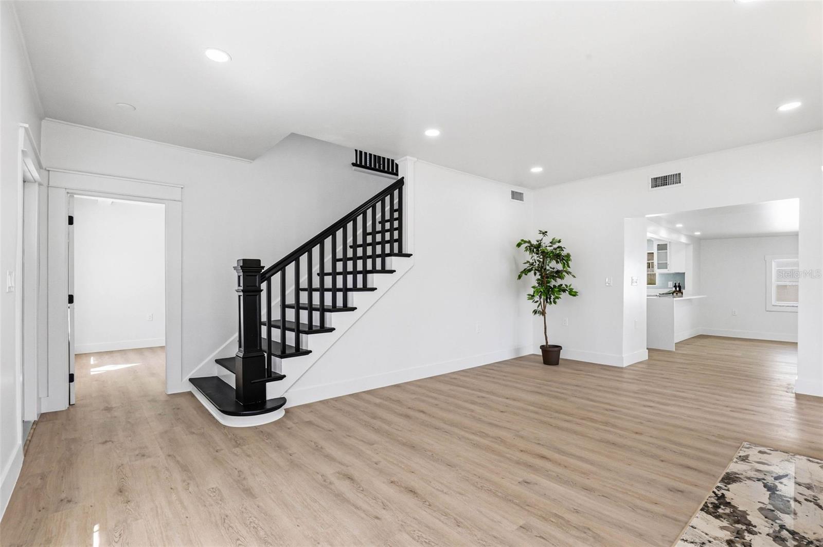 301 81ST AVE NE, ST PETERSBURG, FL, 33702