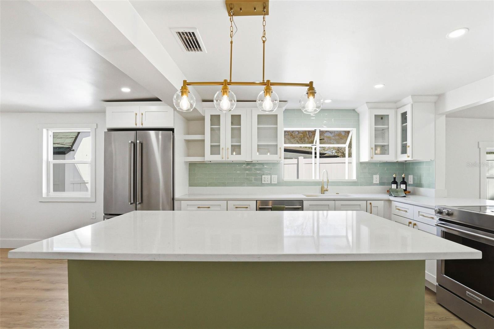 301 81ST AVE NE, ST PETERSBURG, FL, 33702