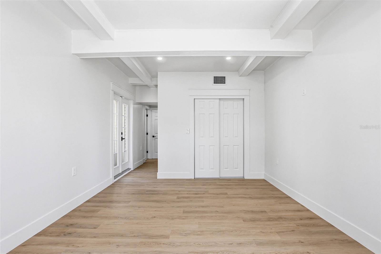 301 81ST AVE NE, ST PETERSBURG, FL, 33702