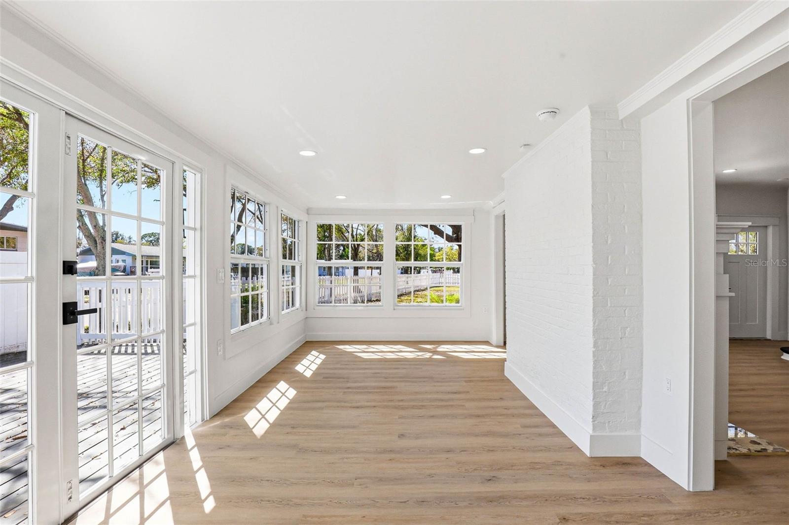 301 81ST AVE NE, ST PETERSBURG, FL, 33702