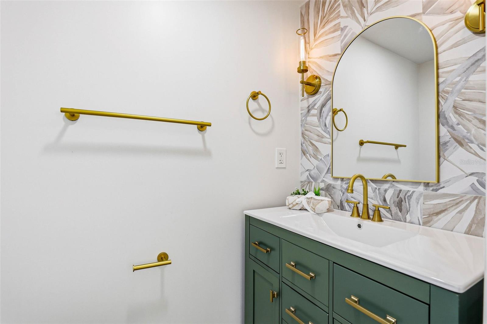 301 81ST AVE NE, ST PETERSBURG, FL, 33702