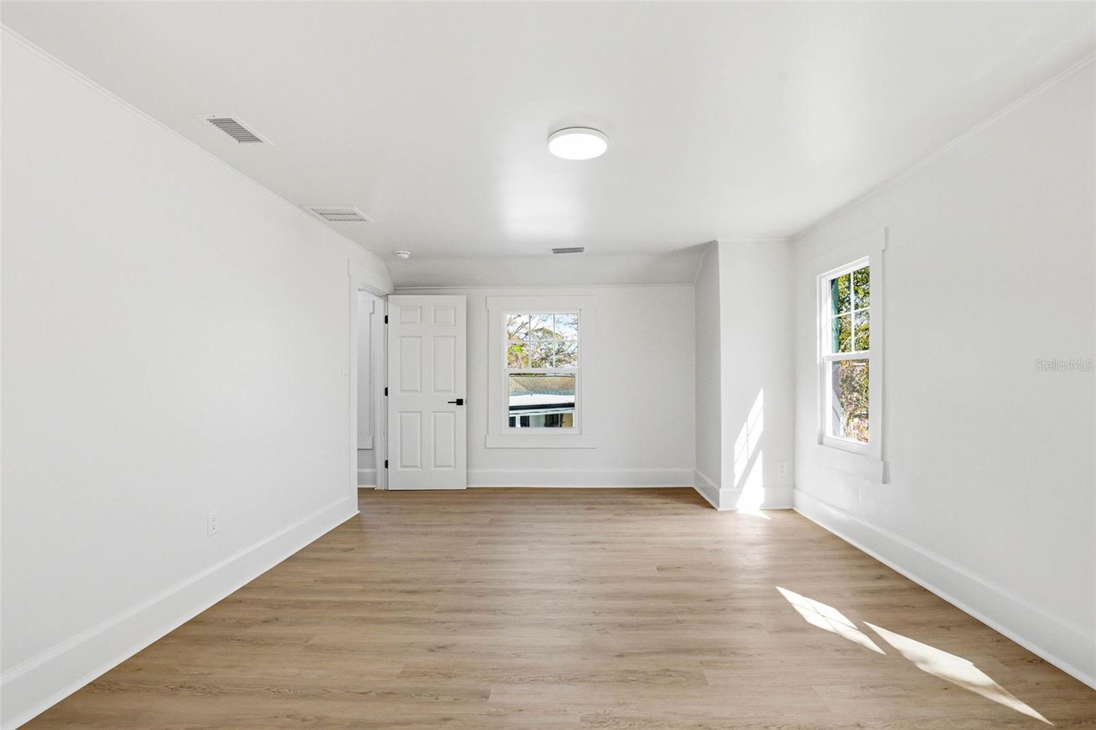 301 81ST AVE NE, ST PETERSBURG, FL, 33702