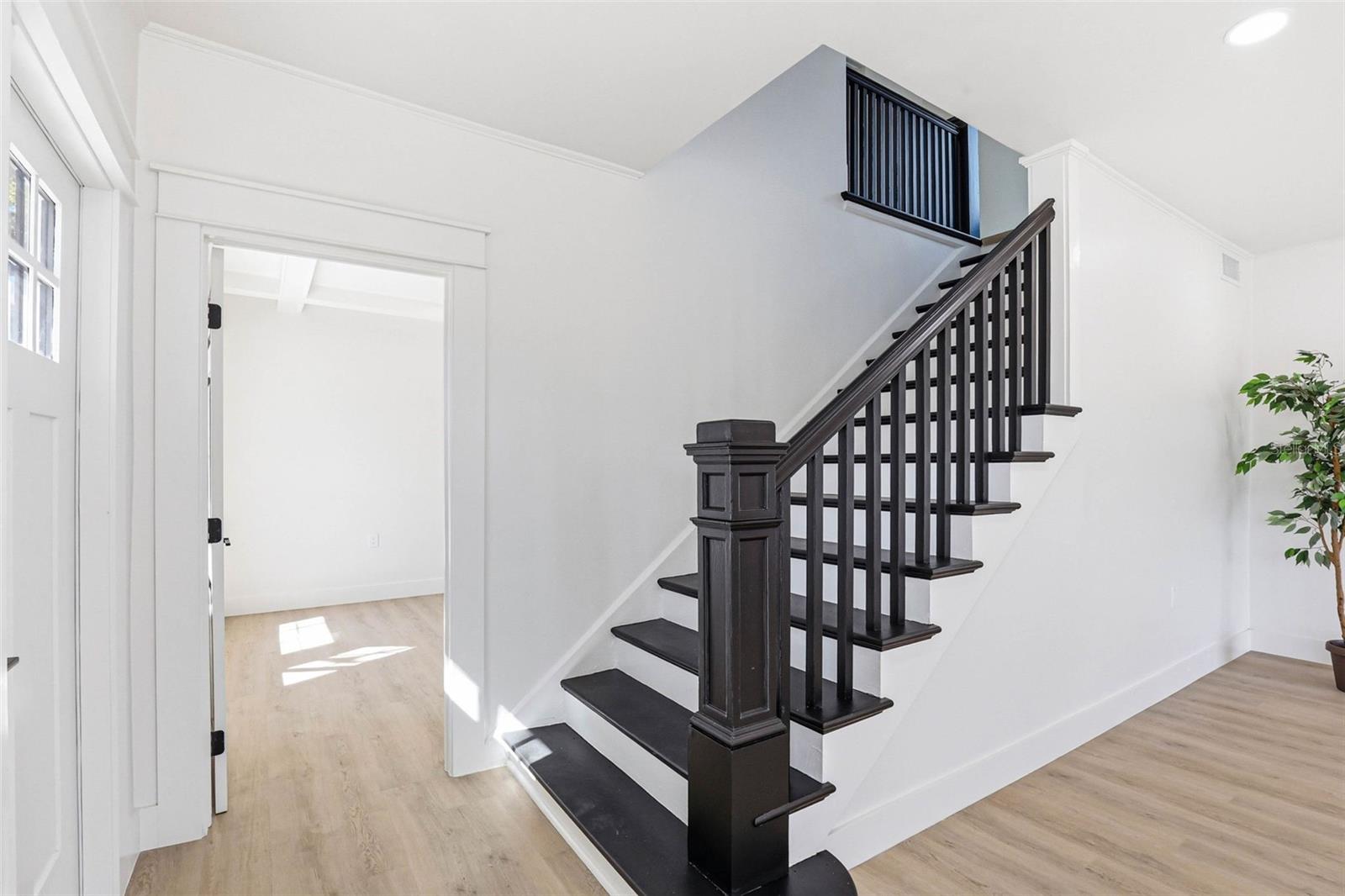 301 81ST AVE NE, ST PETERSBURG, FL, 33702