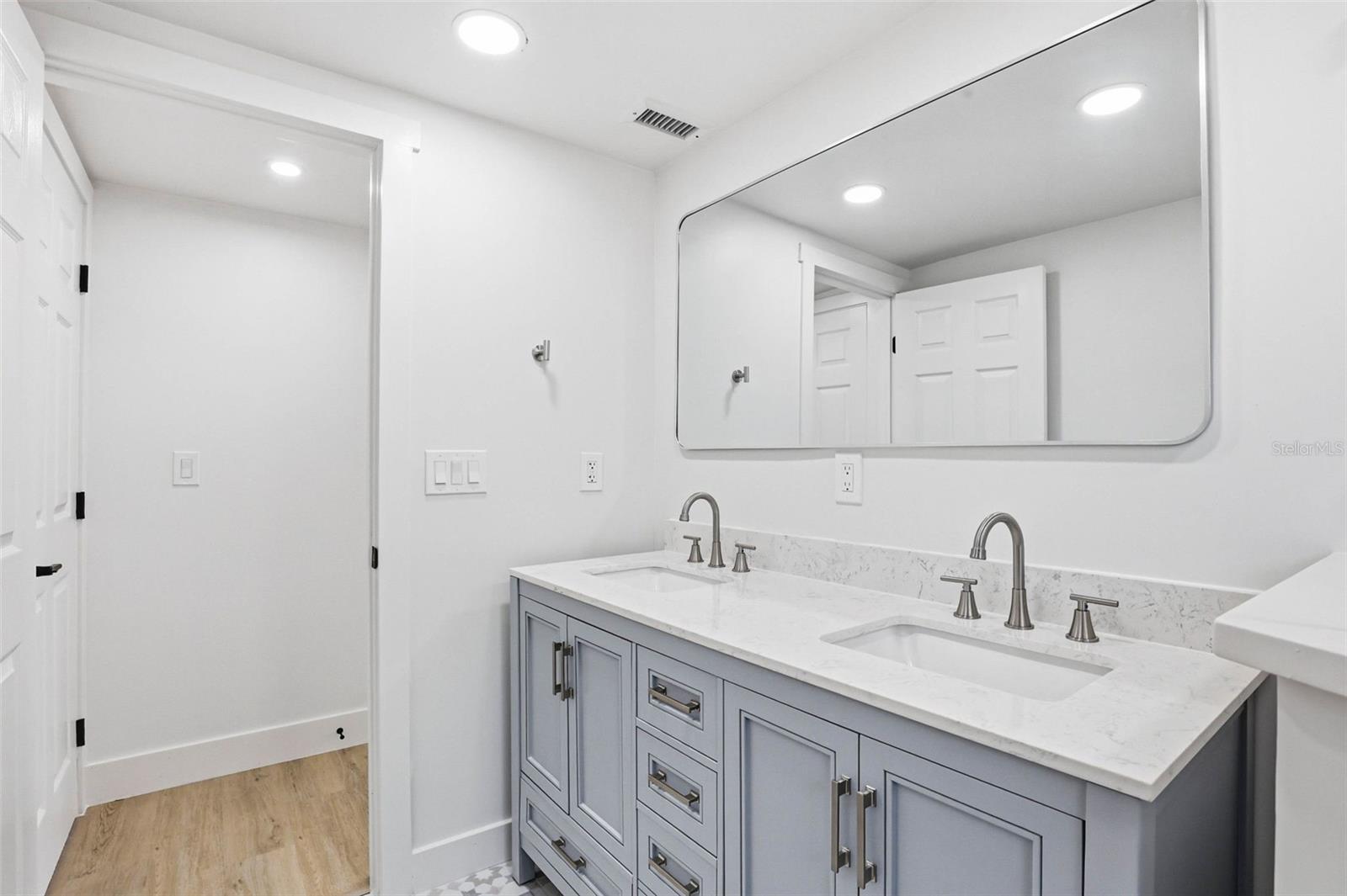 301 81ST AVE NE, ST PETERSBURG, FL, 33702