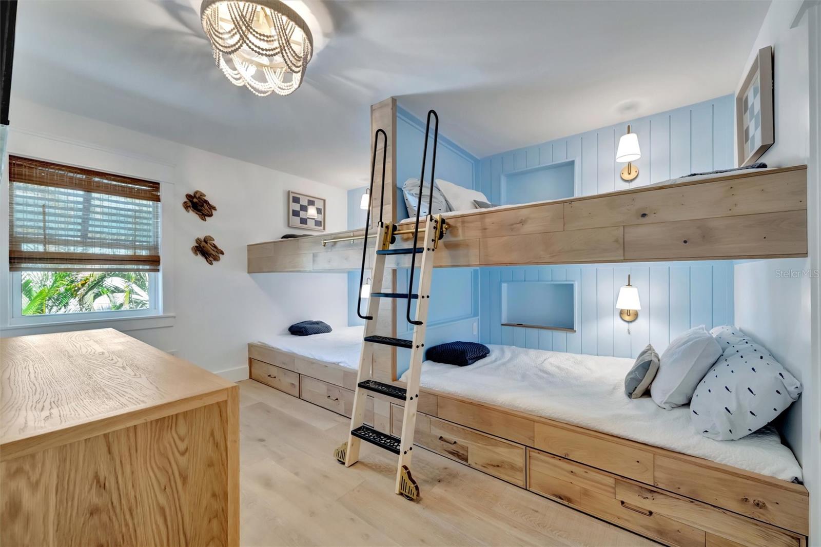 117 81ST ST, HOLMES BEACH, FL, 34217