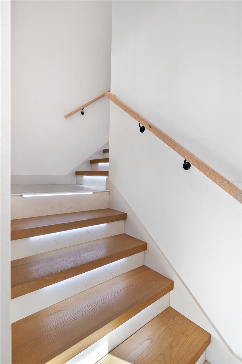 2727 W CHESTNUT ST, TAMPA, FL, 33607