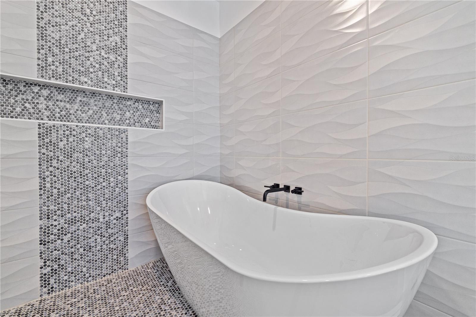 2727 W CHESTNUT ST, TAMPA, FL, 33607