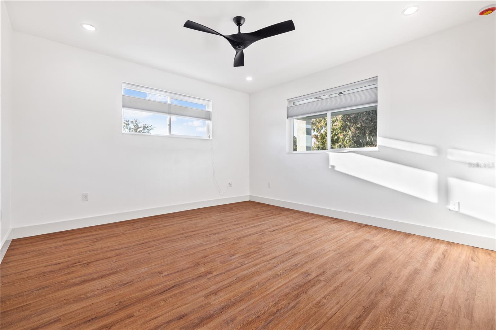 2727 W CHESTNUT ST, TAMPA, FL, 33607