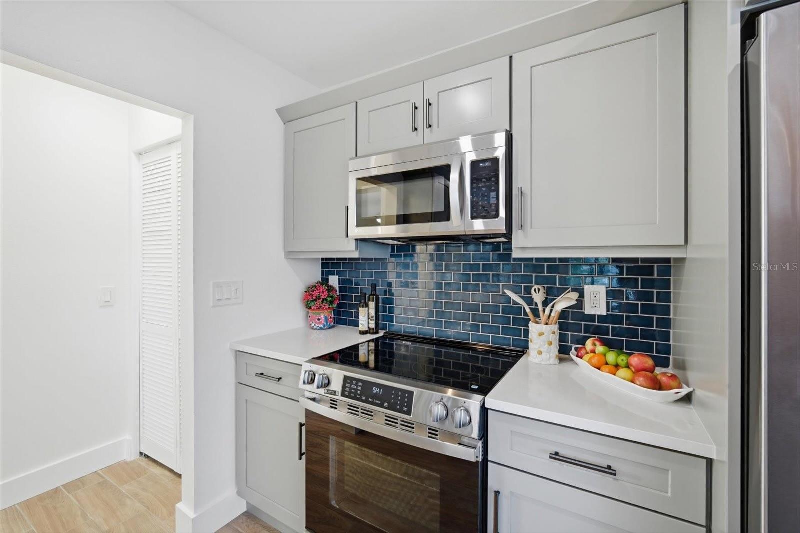 608 GLADSTONE LN, HOLMES BEACH, FL, 34217