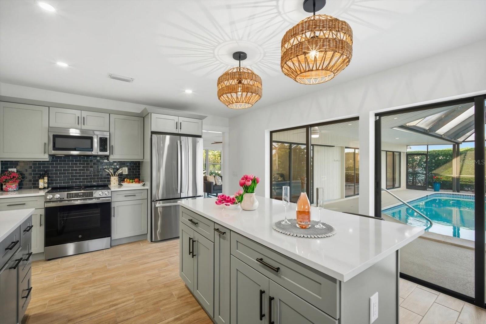 608 GLADSTONE LN, HOLMES BEACH, FL, 34217